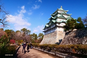 Dancers attempt to capture the famous castle as their photo background. 
(Photo by dancer Tony Zhao)
